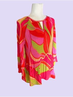 SUNNY LEIGH. NWT. Bright, Lively Easy Care Tunic Top. 100% Polyester. Med. $25.